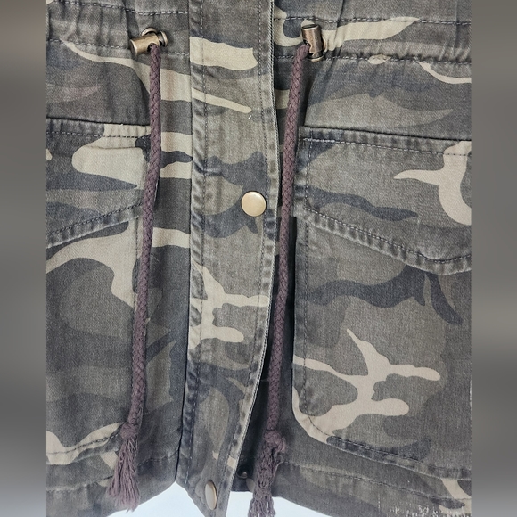 Charlotte Russe Distressed since waist camouflage jacket womans size med - Picture 3 of 11